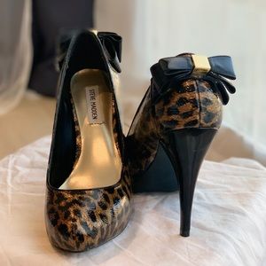 STEVE MADDEN - LEOPARD HEELS W/ BOW